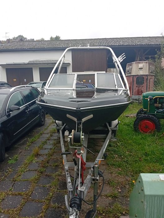 Barca agrement motor onboard insotita de peridoc