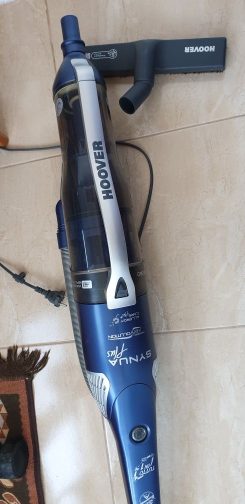 Aspirator cu fir vertical Hoover Synua Plus