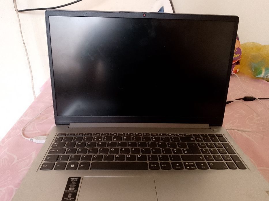 Lenovo ideapad 1i (15'',7)