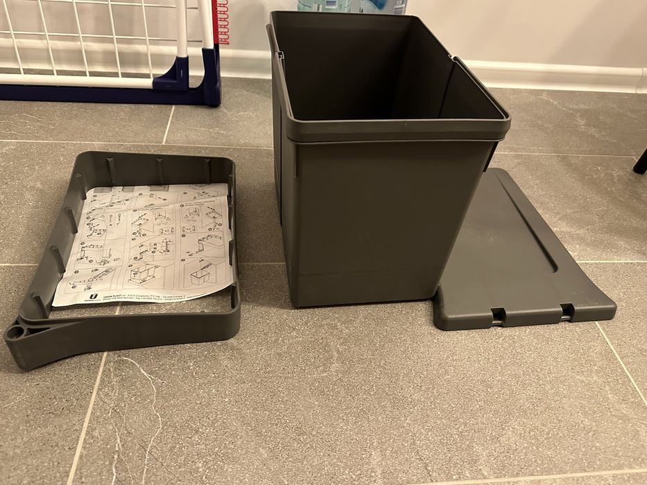 Vand cos de gunoi incorporabil