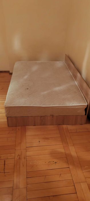Легла + матраци в добро състояние
