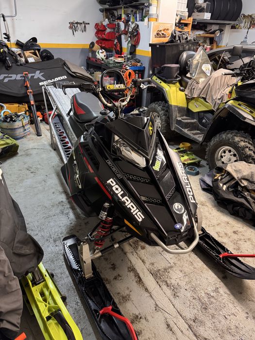 Snowmobil Polaris Rmk