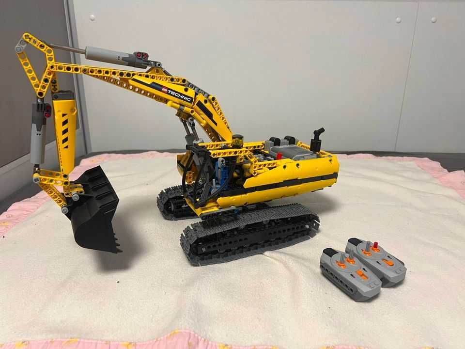 Lego tehnic 8043 - Motorized Excavator