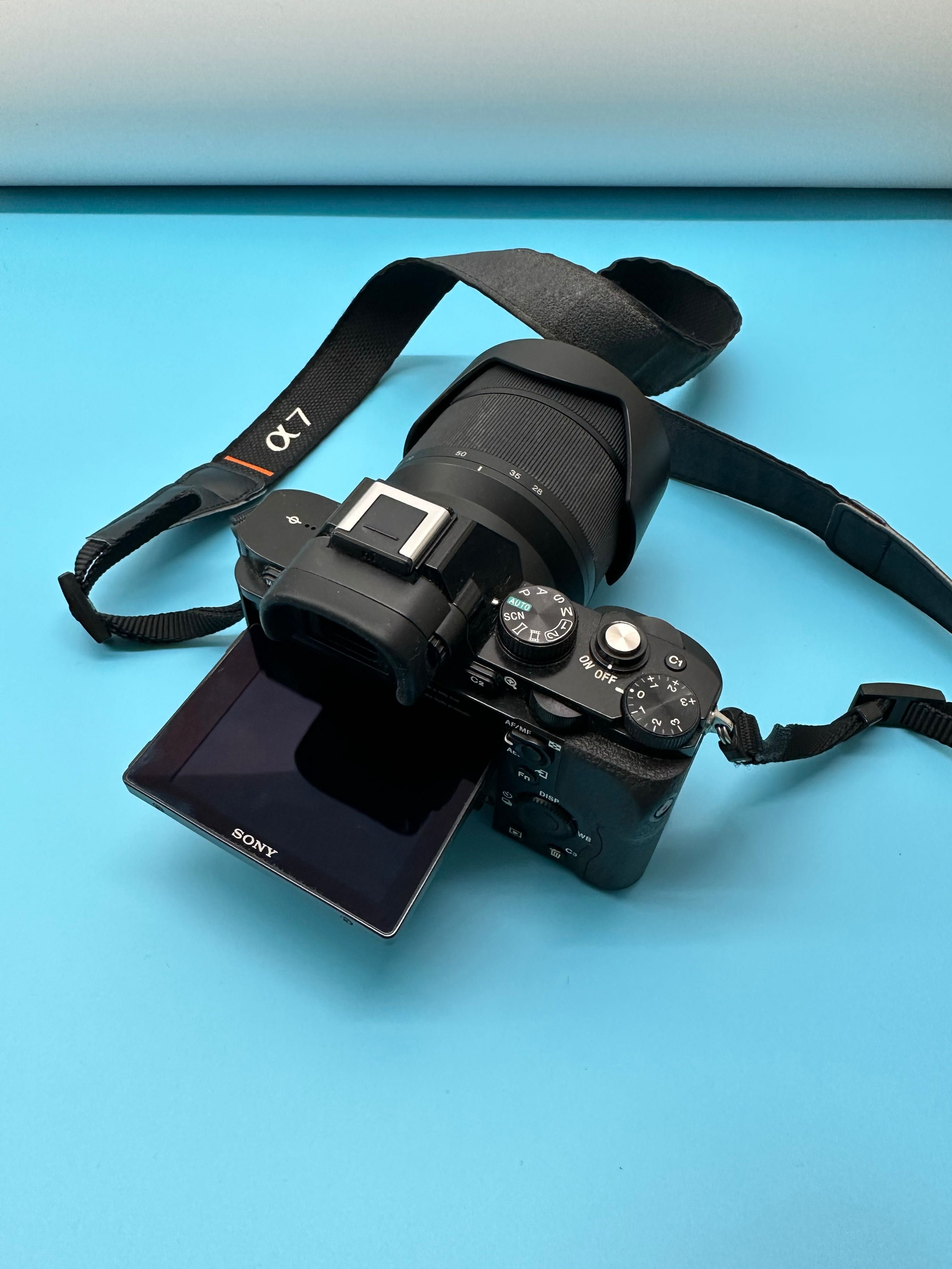 Aparat foto Sony A7 24.3 MP, Full-Frame, Obiectiv 28-70mm + Card 32GB