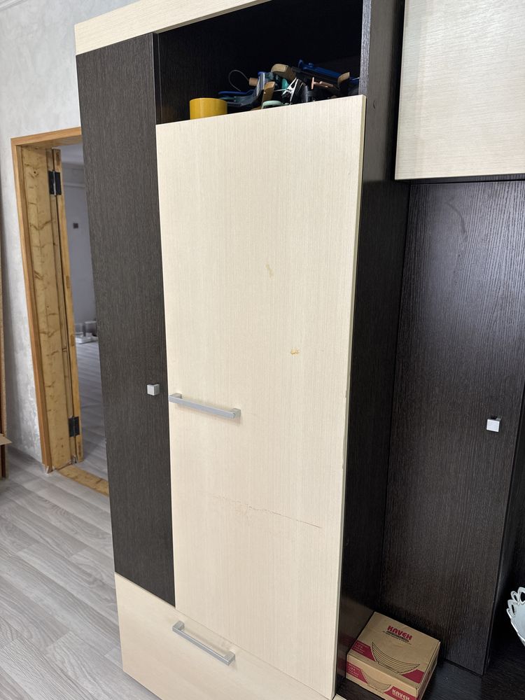 Продам стенку в Зал