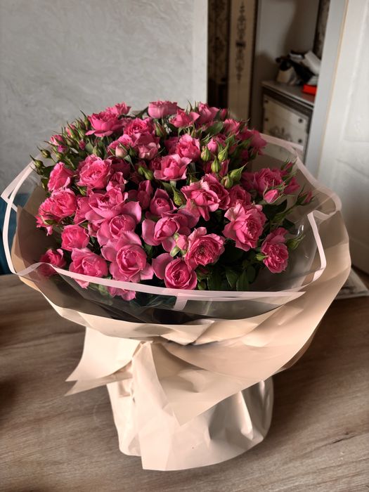 Цветы кустовые розы продается свежые