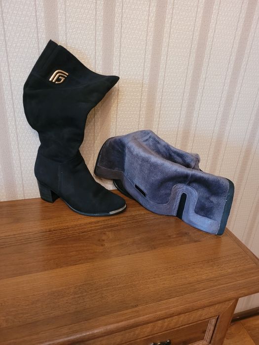 Продам женские сапоги