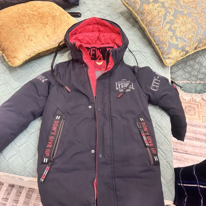 Продам зимнюб куртку