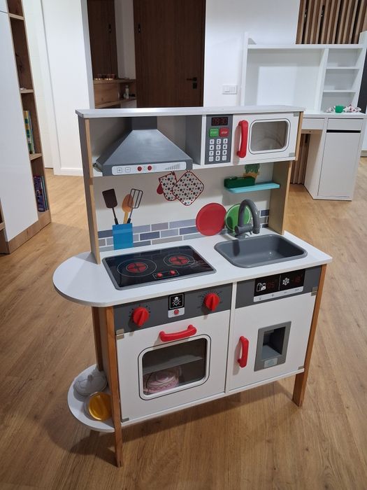 Bucatarie din lemn pentru copii de la Lidl