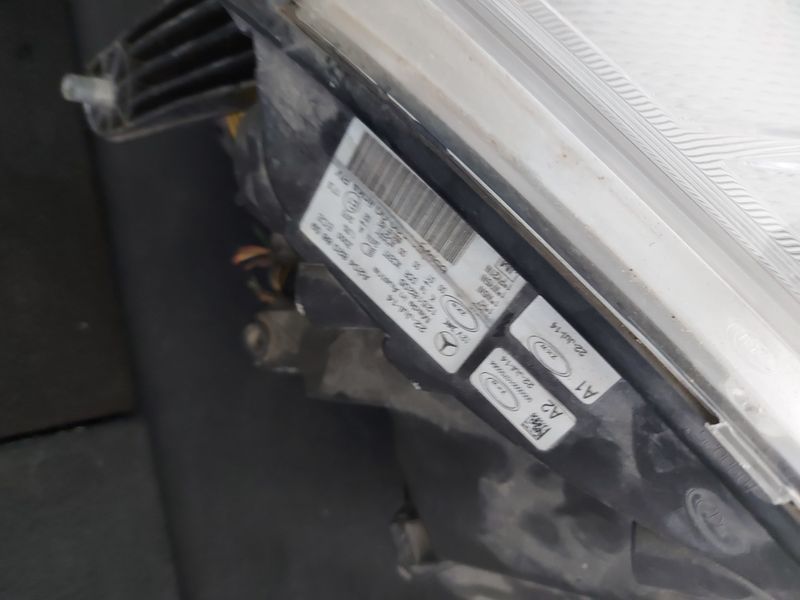 Ляв фар Mercedes GLK 2011г. Xenon