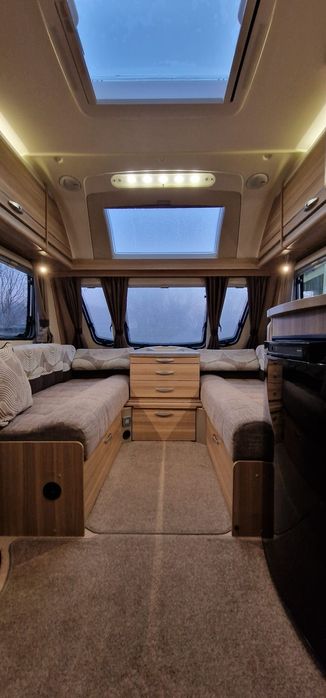 Vând rulotă SWIFT impecabilă- superdotată