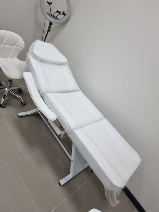 Продам кушетку. В отличном состоянии.