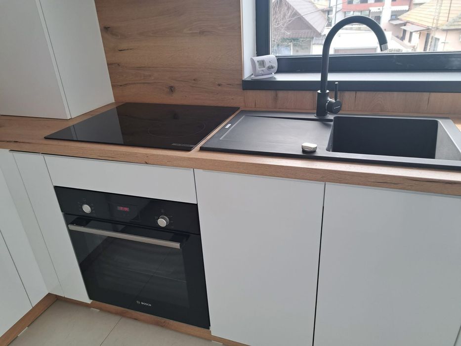 Inchiriez apartament 3 camere LUX Navodari Centru