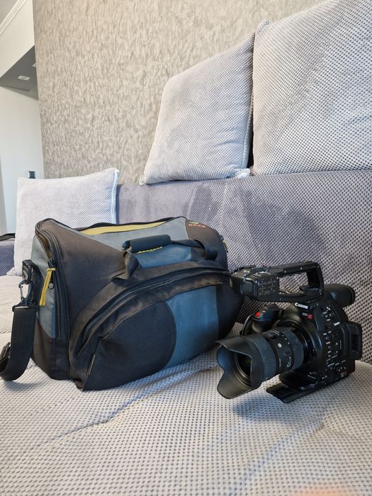 Vând camera c100 mk2 cu obiectiv Sigma Art 18-35 mm F1,8 DC HSM