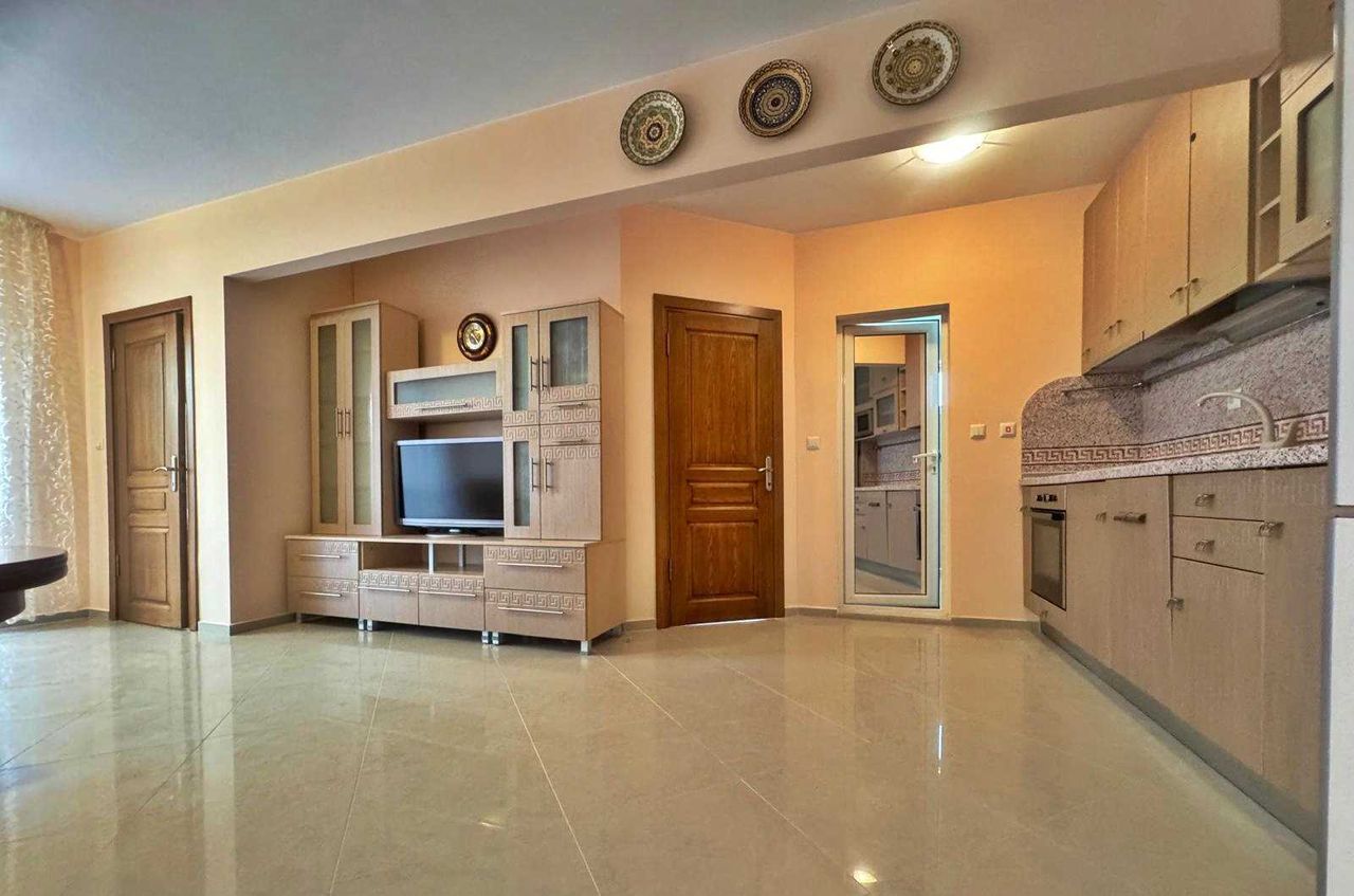 Продава се Тристаен апартамент в Поморие - 82 кв.м за 1586 €/кв.м - Снимка #4