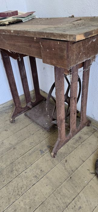 Маса за шевна машина