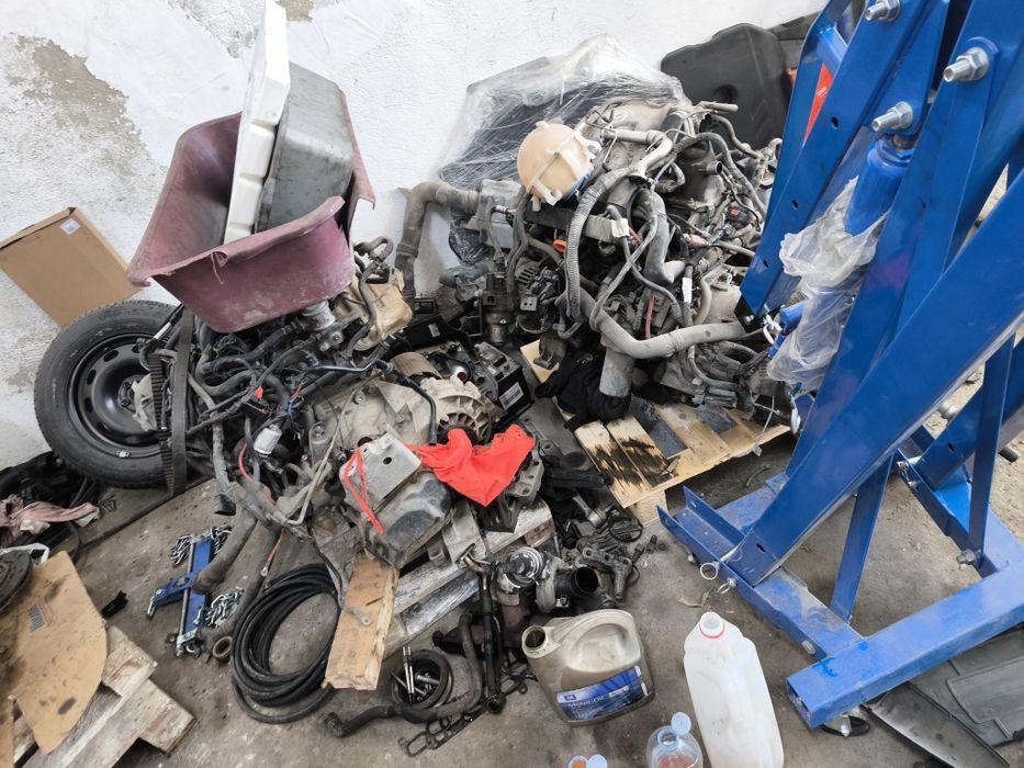 Фолксваген кади На части бензин