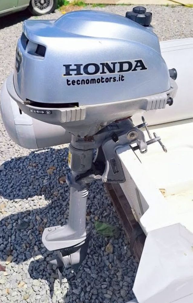 Надувама лодка 2.40 с твърдо двойно дъно и двигател HONDA 2.3hp