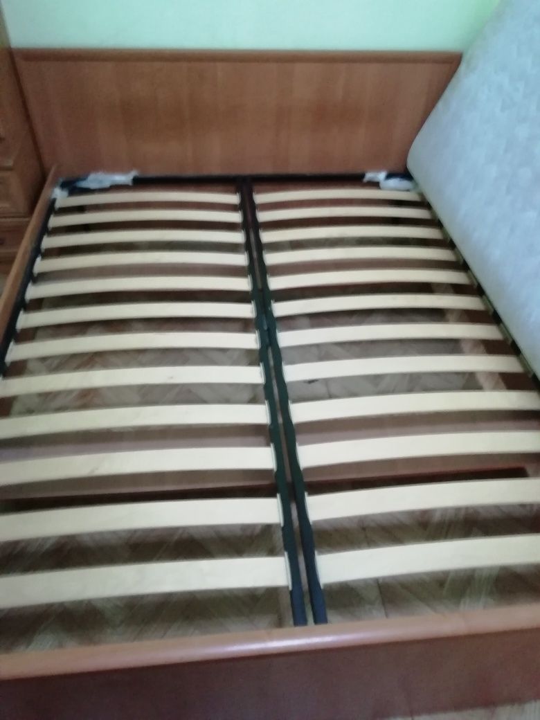 Двухспальный кровать