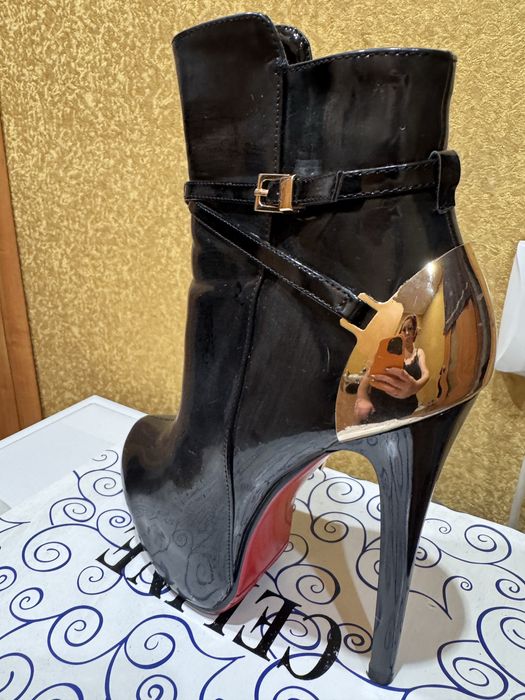 Отдам обувь женскую