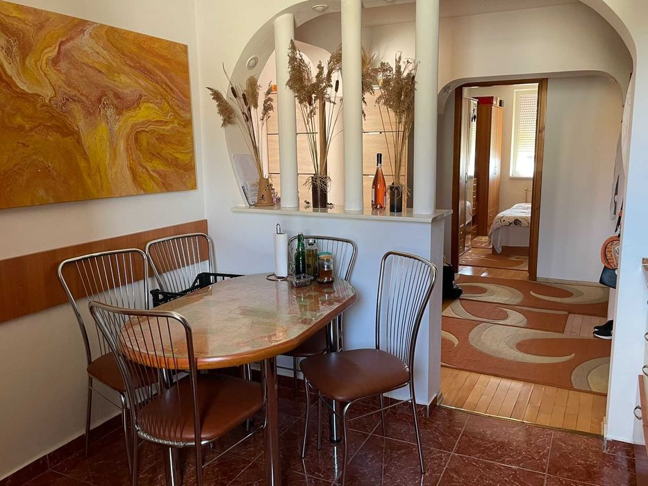 Apartament 4 camere Piata Mica Tg-jiu