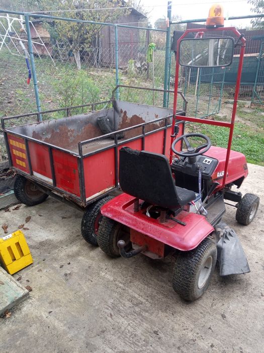 Tractoras tuns gazon