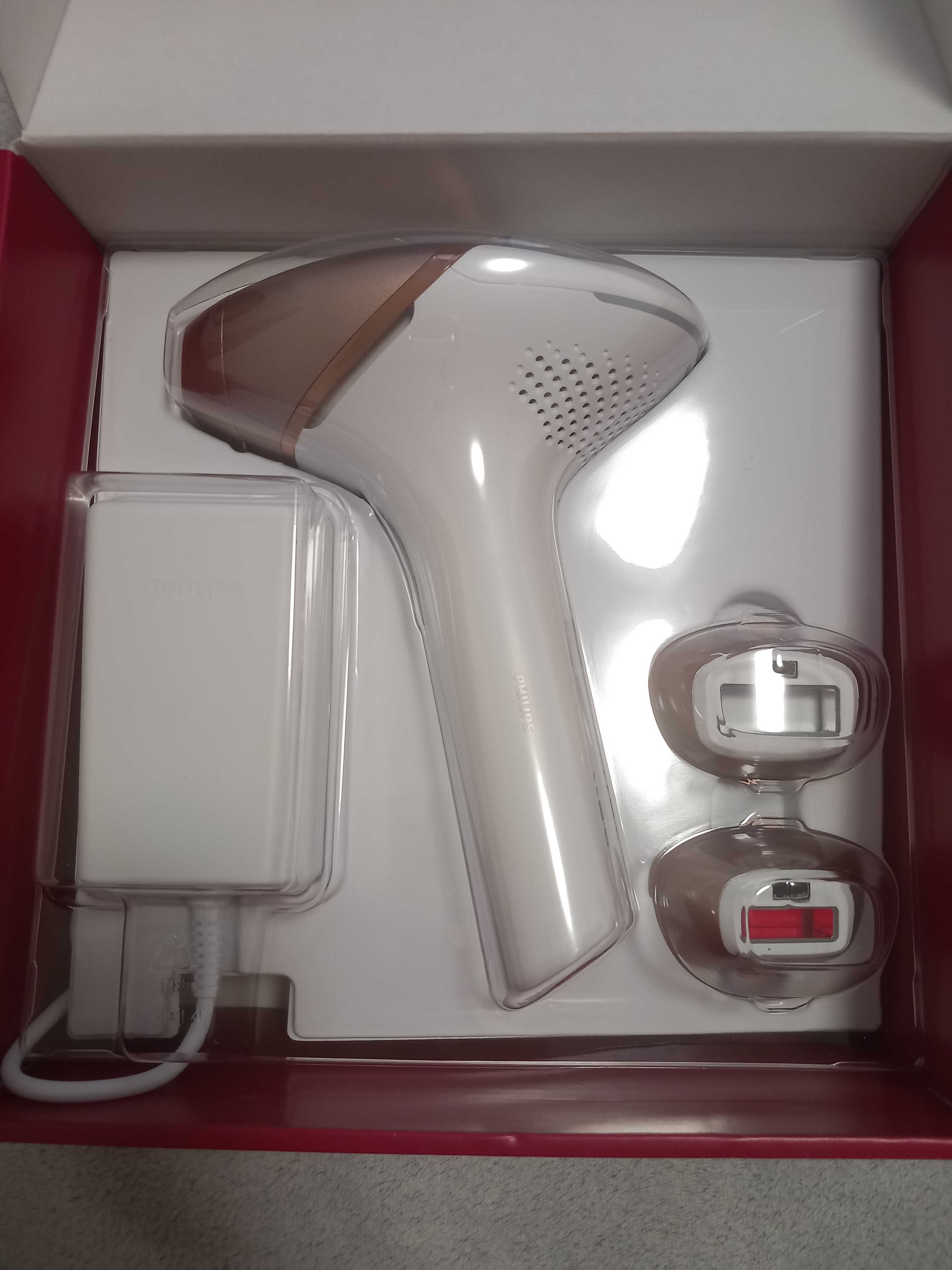 Фотоепилатор Philips Lumea 9900