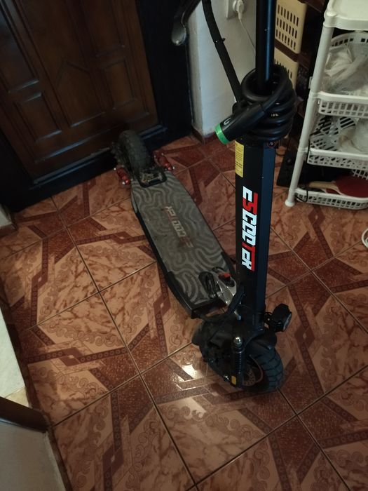 De vânzare trotineta electrică