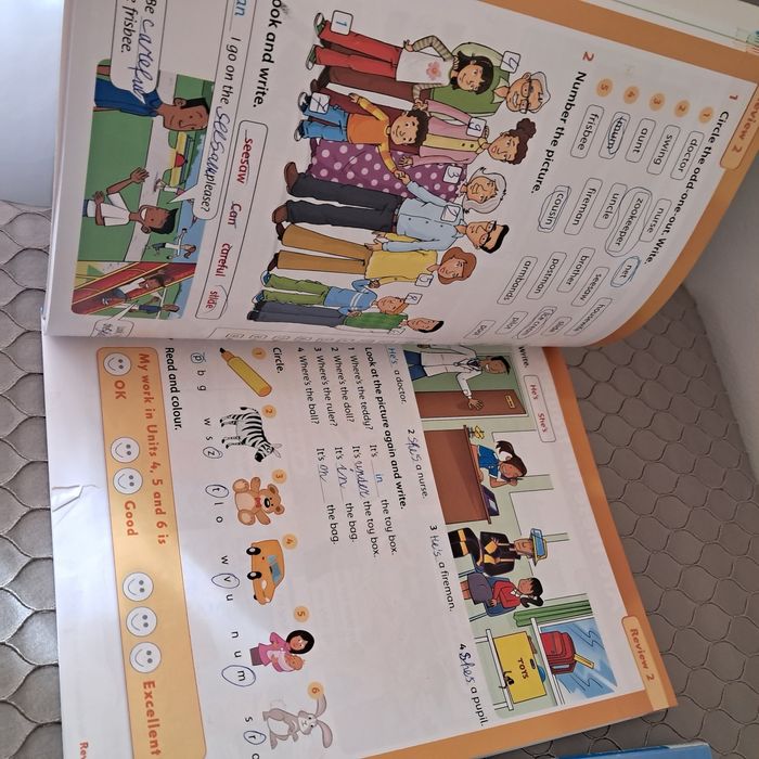 Учебник и тетрадка по Английски език