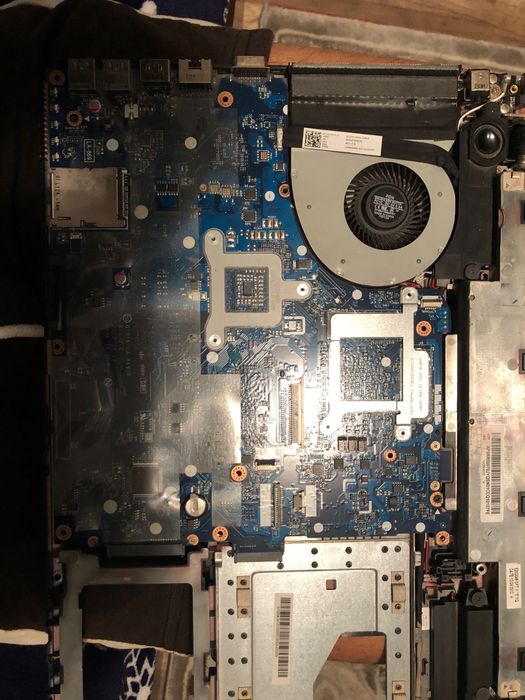 Reparatii calculatoare laptop mentenanta configurare si consultanta