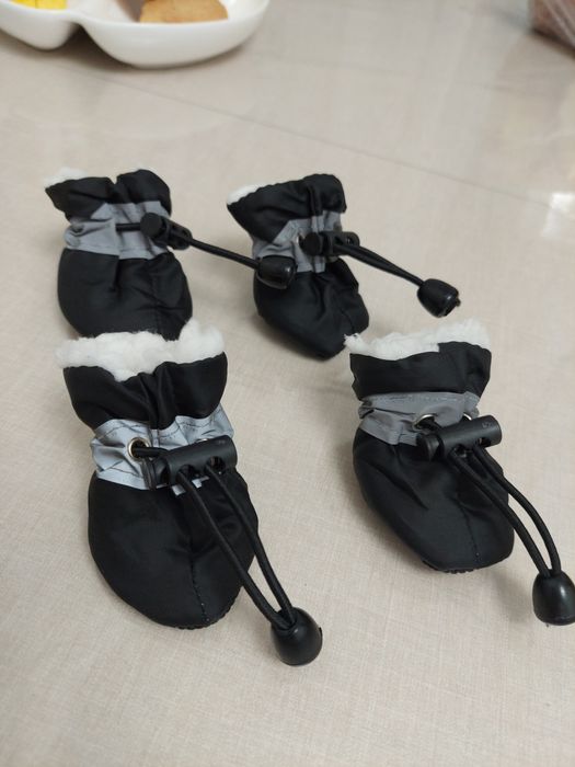 Продам ботинки для собачки