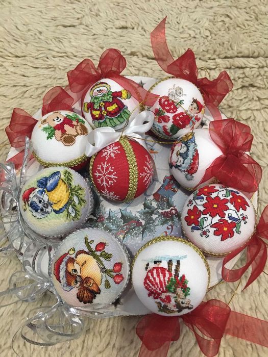 Коледни топки и украса и декорация