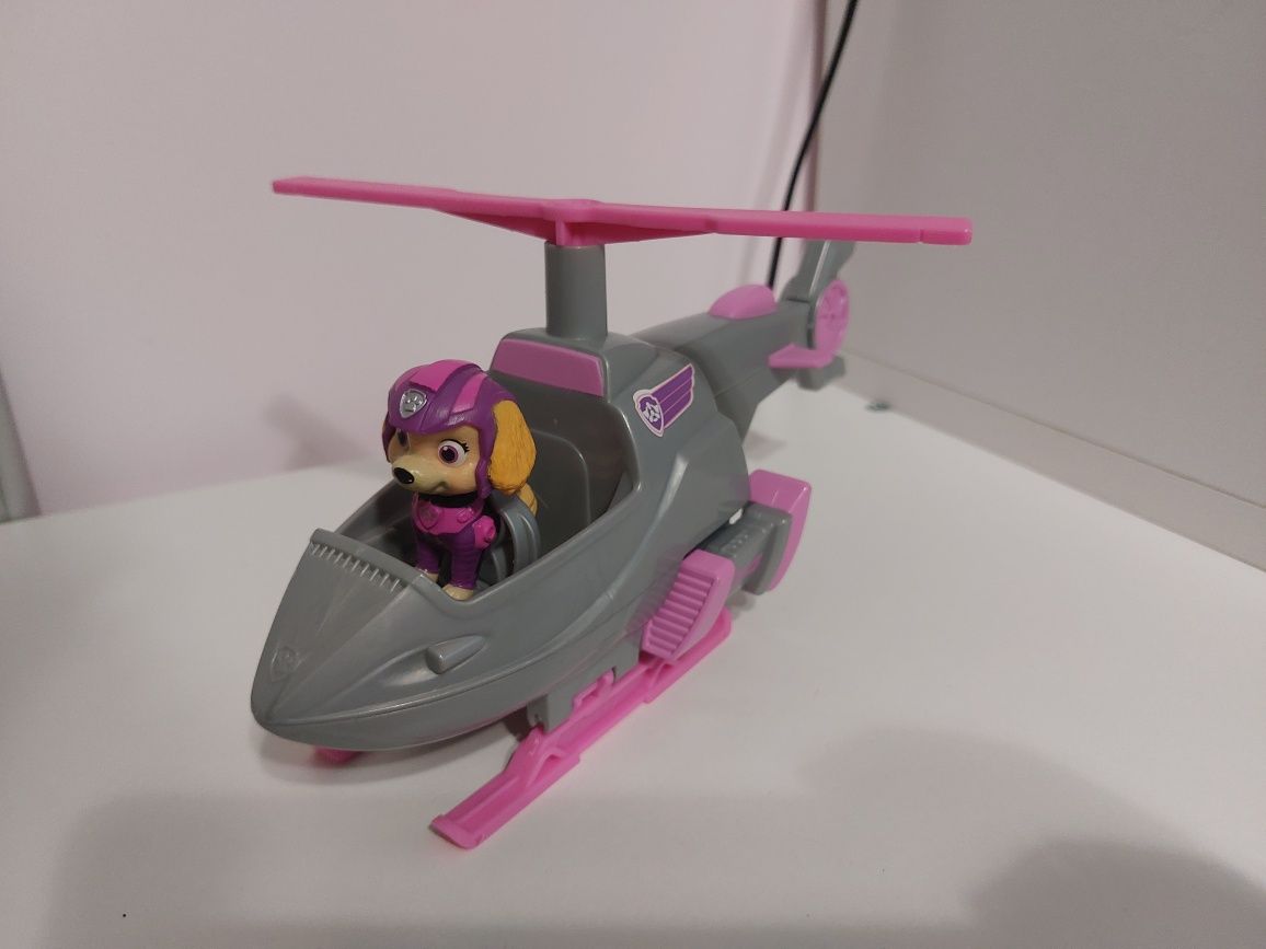 Set Paw Patrol - Vehicul Deluxe cu figurina Skye