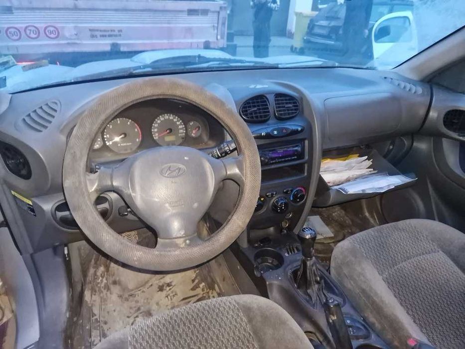 Dezmembrez Hyundai Santa Fe 2.0 CRDI 83 KW an 2002 4x2