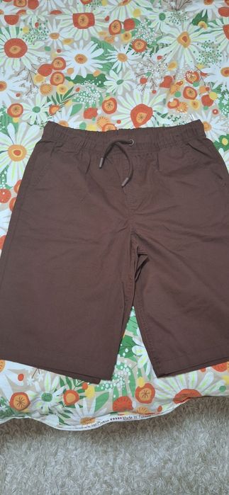 Vând pantaloni scurti copii