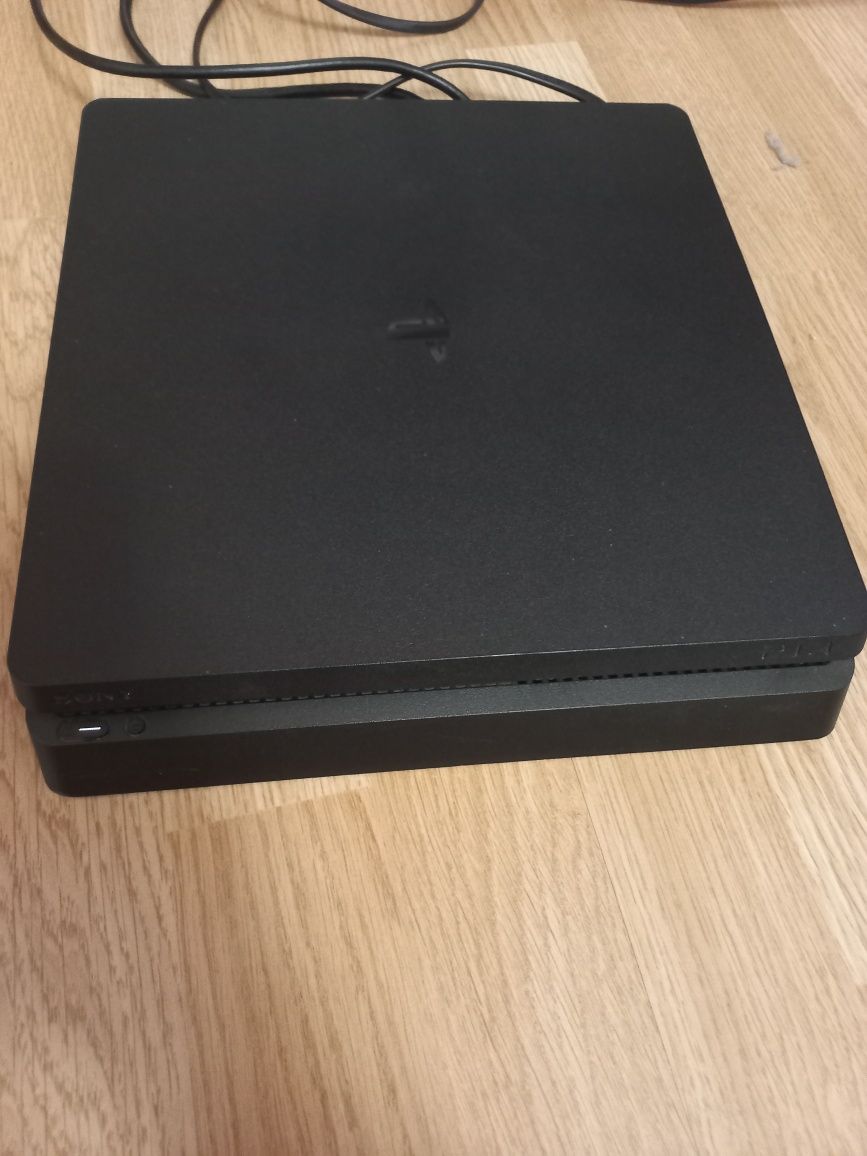 PS4 1TB ca nou + 3 jocuri + controller original