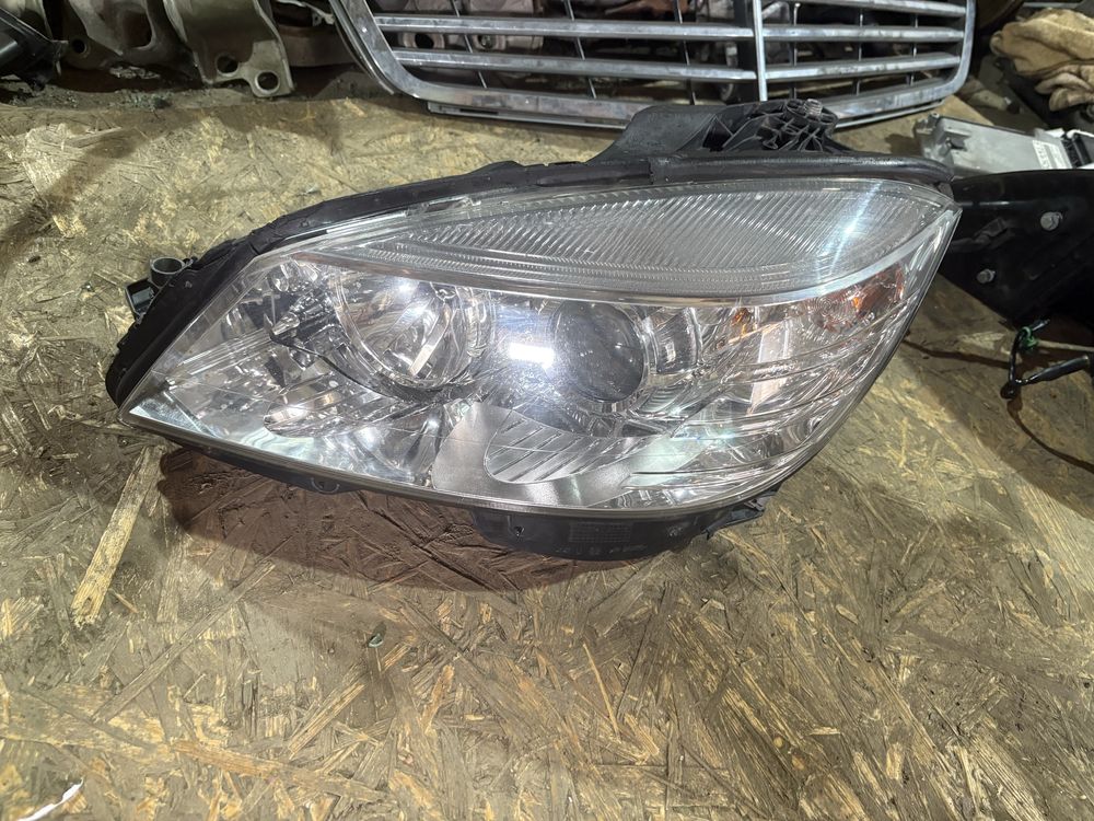 Mercedes w204 Ляв Фар