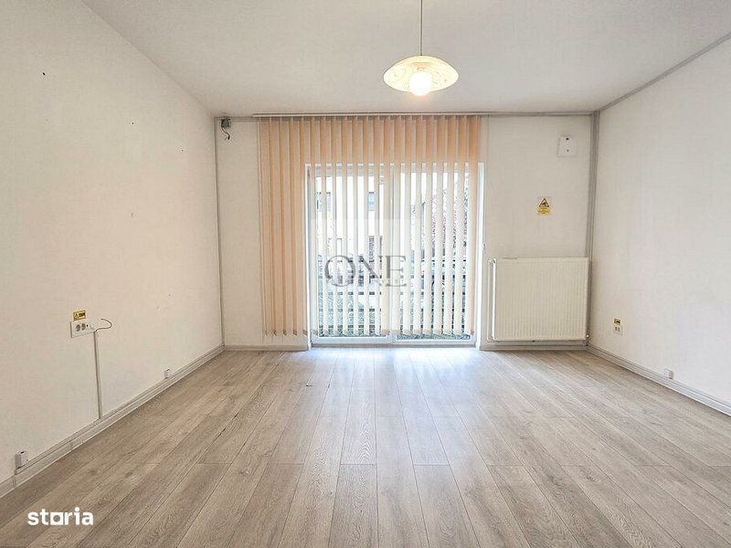 Spatiu De Birou Zona De Case Tractorul