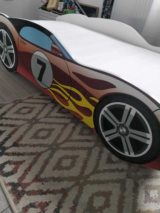 Pat mașină pentru copii