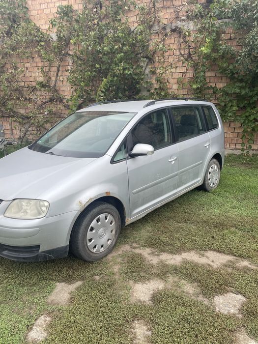 VW Touran 1,6 FSI  , 6 viteze 2006 tip motor BAG