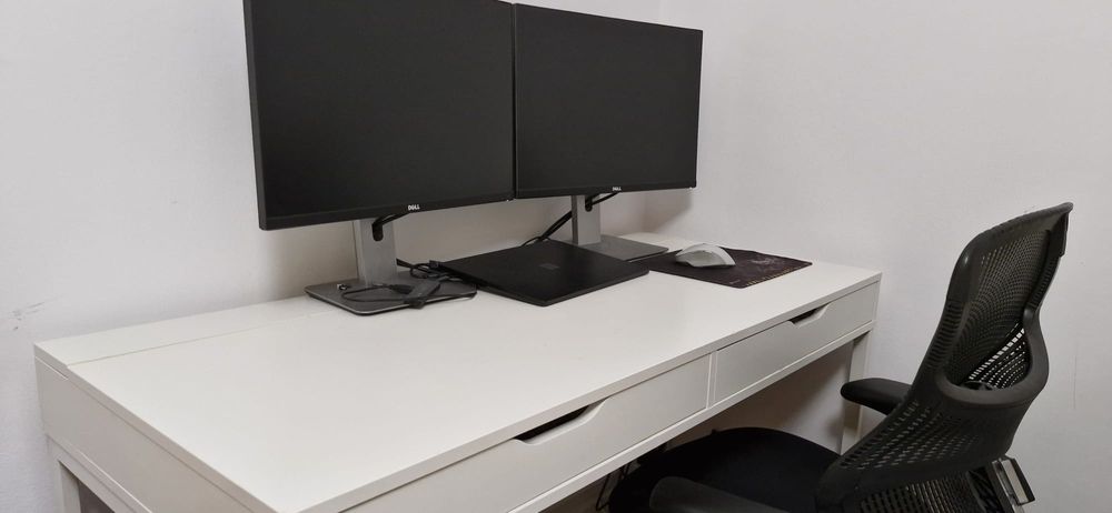 Birou Ikea cu sertare si sina suport