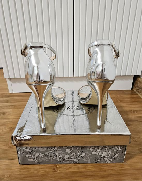 Sandale argintii 37_38 ocazie toc inalt