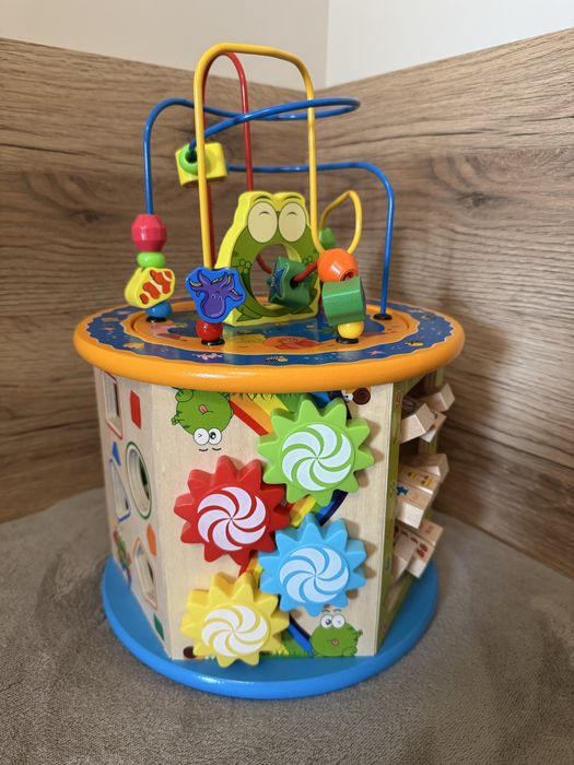 Дидактически Монтесори дървен куб с осем игри