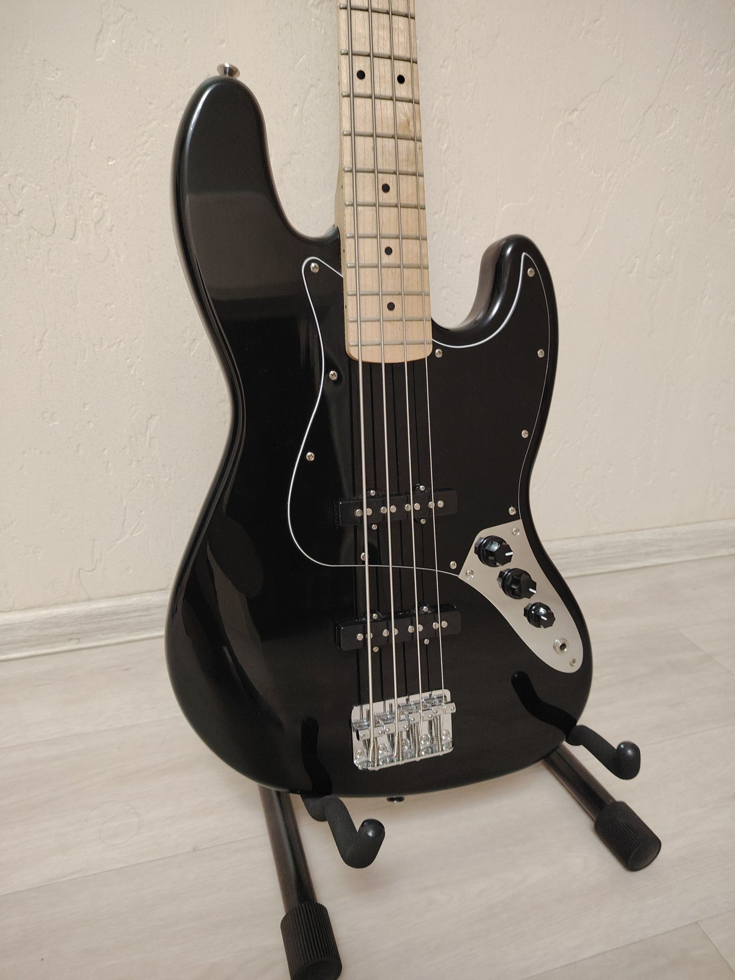 Бас Гитара Squier Affinity Jazz Bass