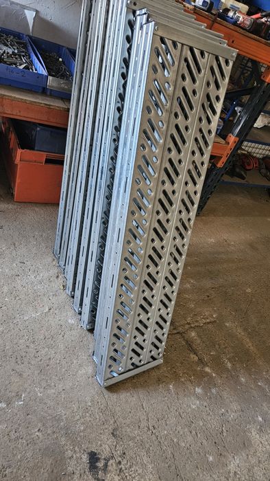 Vând scări zincate