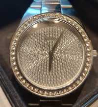 Часовник Guess метален