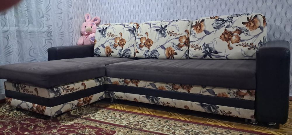 Срочно продам диван дешево