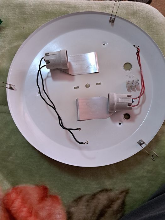 Aplică pentru dormitor și living