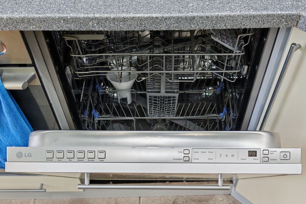 Посудомоечная машинка на 12 персон.