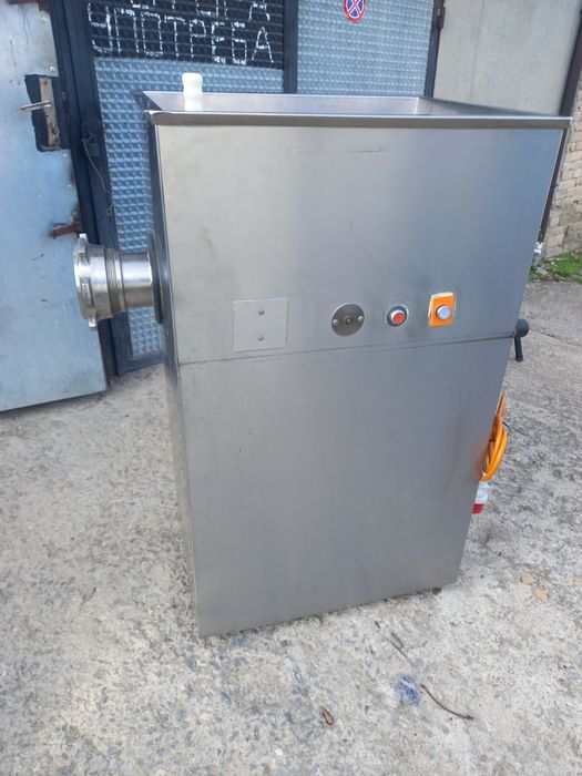 Професионална месомелачка